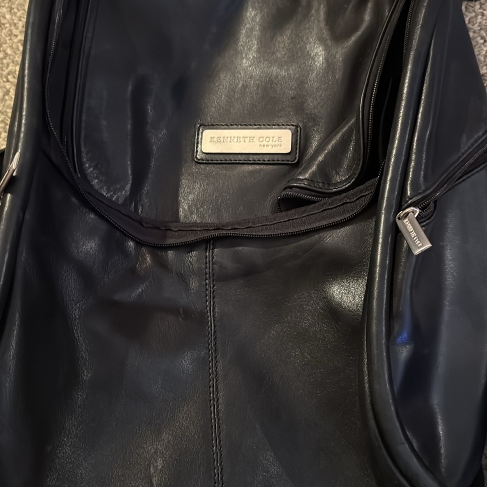 Vintage Kenneth Cole Black Leather Backpack with Silver Accents Unisex * - Picture 2 of 13